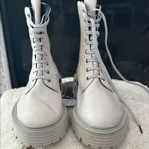 La CANADIENNE Women's White Combat Boots size 7